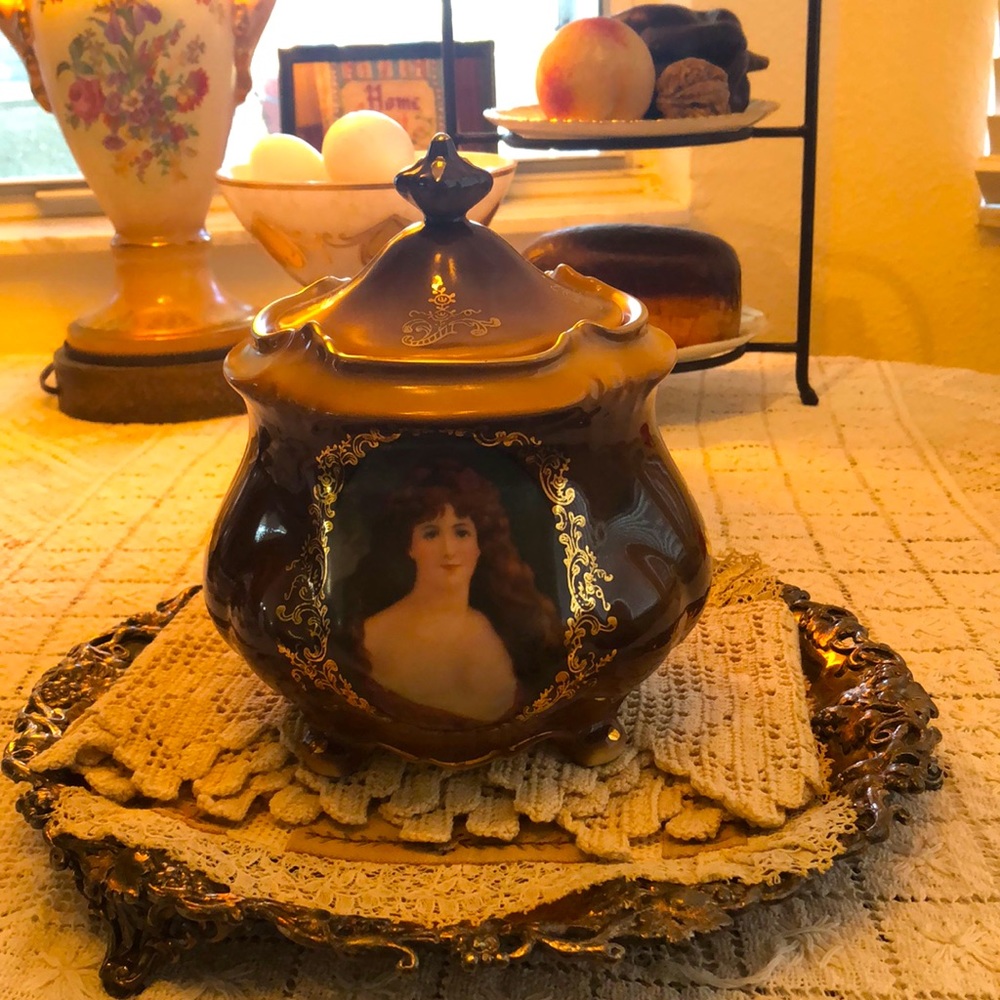 EUC- 1940’s Jungfrau Porzellan Biscuit Jar